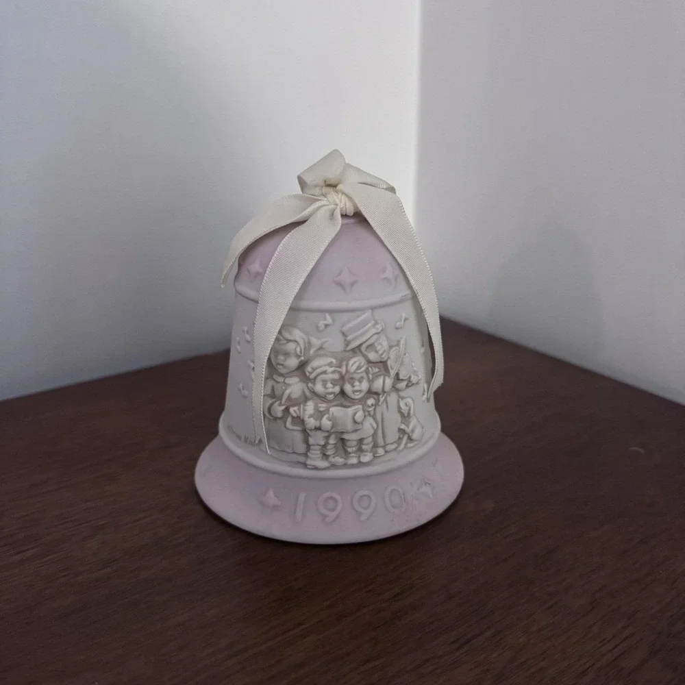 Vtg Jefferson Mint Christmas Bell Limited Edition 1990 Caroler‎